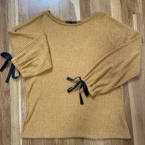 Femme by tresics top with silk tie